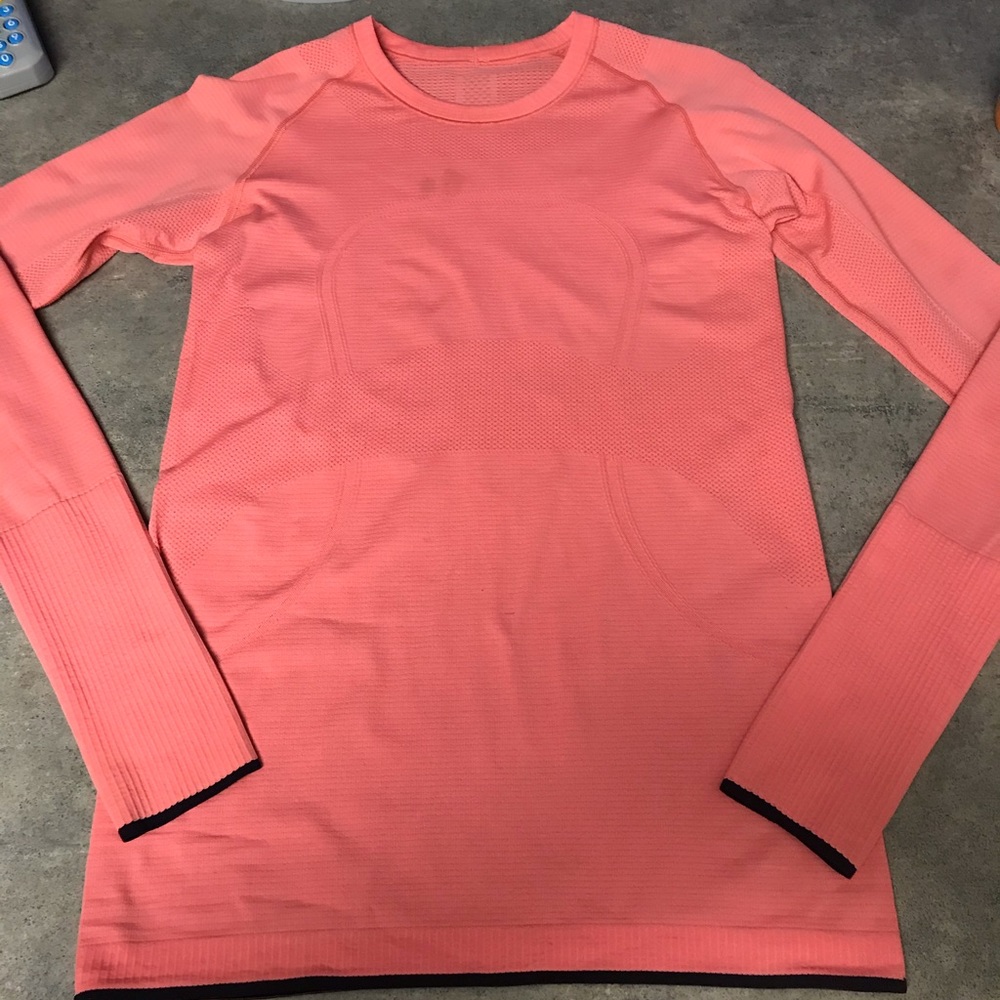 Lululemon long sleeve size 8
